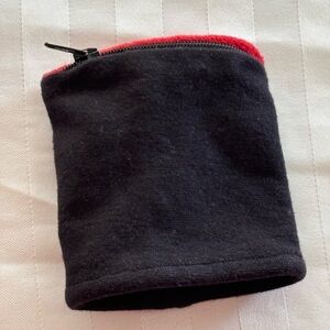 Sprigs One Size Reversible Red and Black Spandex Wrist Wallet (Good Condition)